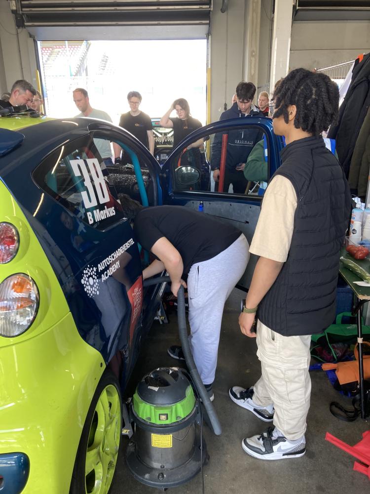 Na de crash gaan leerlingen, ouders en studenten weer aan de slag!